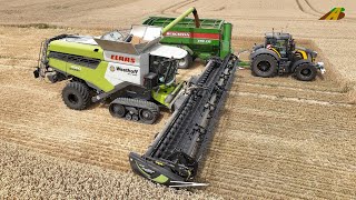 Weizenernte 2022 Getreideernte Mähdrescher CLAAS Lexion Traktor Fendt Lohnunternehmen Landwirtschaft [upl. by Cumine]