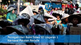 Peringati Hari Bumi SD Ungaran 1 Karnaval Pakaian Recycle [upl. by Drahsar]