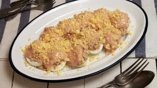 Cómo hacer huevos rellenos de atún [upl. by Amelita683]