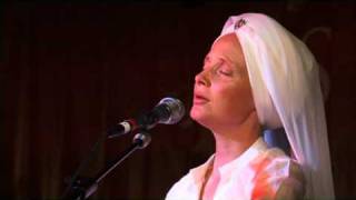 Snatam Kaur  Guru Ram Das Live  Sat Nam Fest 2010 [upl. by Larkins]