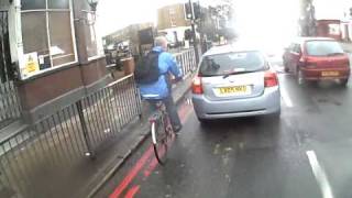 This cyclist gets a fright [upl. by Atalanti]