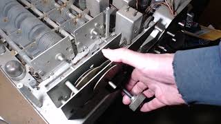 Hallicrafters SX 42 Dial and Gear assembly removal trick [upl. by Emanuele]