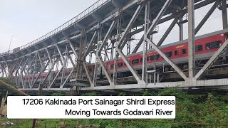 17206 Kakinada Port Sainagar Shirdi Express Moving Towards Godavari River [upl. by Akemad]