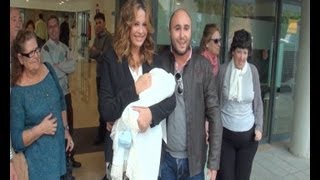 Jessica Bueno y Kiko Rivera nos presentan a su hijo [upl. by Simonette]