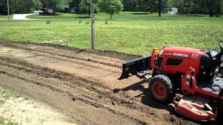 Kubota b2620 pushing dirt [upl. by Ximenez]