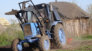 Tractor MTZ82 plowing the garden  Трактор МТЗ82 вспашка огорода [upl. by Thebault]