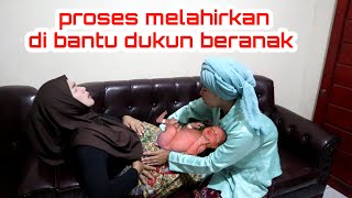 proses melahirkan di bantu dukun beranak [upl. by Lore]