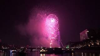 NYE London Boat Party Fireworks 2019 from the Golden Jubilee [upl. by Avera746]