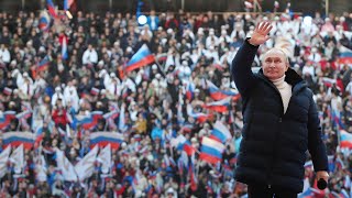 Célébrations et promesses de victoire à Moscou [upl. by Evslin651]