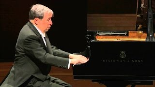 Ludwig van Beethoven Piano Sonata Op 28 Pastorale Murray Perahia [upl. by Nibbor]