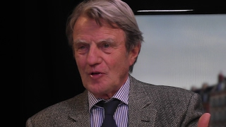 Bernard Kouchner invité de la FLD [upl. by Adlay]