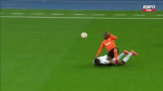 Lassina Traoré injury against InterТравма Ласіни Траоре проти Інтера championsleague [upl. by Kubis]