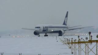 Polish PLL LOT SPLPC quotPoznanquot landing at Krakow  Balice Boeing 767300 [upl. by Penney]