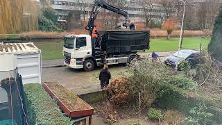 101 Kerstbomen ophalen door Gemeente LeidschendamVoorburg [upl. by Rolfston]