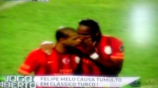 Felipe Melo provoca rivais e torcida do Besiktas invade o campo na Turquia [upl. by Kissee741]