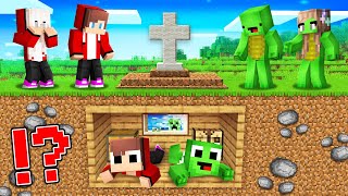 Baby JJ and Mikey Built HOUSE inside the GRAVE to Prank Their PARENTS in Minecraft Maizen [upl. by Anerrol607]