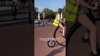 Una delle prime biciclette della storia il penny farthing 😍 [upl. by Ellehcear]