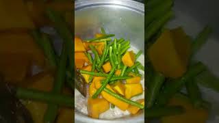 GATANG SITAW AT KALABASA  STRING BEANS AND SQUASH WITH COCONUT MILK [upl. by Sofer]