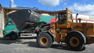 Ljungby L15  Loading woodchips with Highdump bucket  a sawmill [upl. by Ashwin]