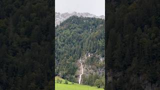 Wasserfall in Schweizer Bergen [upl. by Nivak]