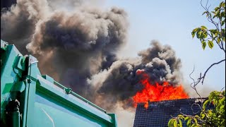 Uitslaande brand in 2 woningen in Waddinxveen de brandweer schaalde groots op [upl. by Ahsirkal233]