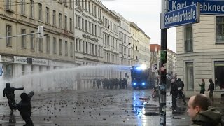 ExplosionenCS GasWasserwerferBrandanschläge Kriegsartige Demo in LeipzigConnewitz [upl. by Llehcam]