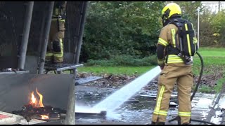 beelden ter plaatse brandweer Sliedrecht rukt uit voor buiten brand [upl. by Auj]