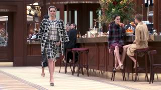 Desfile Chanel colección otoño invierno 20152016 [upl. by Turino]