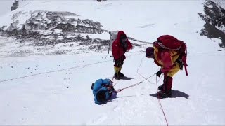 Alpinistes de lEverest cherchent Sherpas aguerris [upl. by Ramsay235]