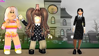 VIREI A WANDINHA E CONSTRUÍ MINHA NOVA CASA  Wednesday Tycoon  Roblox [upl. by Esihcoc]