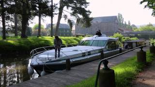 Croisière fluviale en Bretagne  Arrivée à Josselin  Nicols location de Bateau sans permis [upl. by Iramaj]