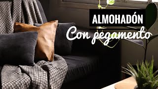 Almohadon de cuerina carmel solo con pegamento  Deco tips con Almohadón fácil [upl. by Bethesda]