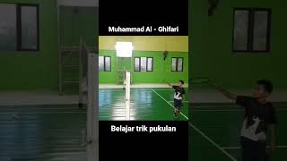 trik pukulan badminton [upl. by Llebanna477]