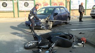 Provoca un incidente e tenta di fuggire bloccato dalla municipale [upl. by Diraf]