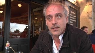 Présidentielle  Poutou reprend le chemin de lusine Ford à Blanquefort [upl. by Aleahc]