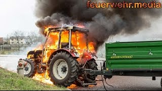 Traktor gerät während der Fahrt in Brand [upl. by Gnilyarg894]