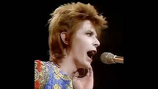 David Bowie Unwashed And Somewhat Slightly Dazed live 1972 with 1971 album Dont sit down outro [upl. by Sudoeht]