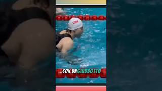 Nuotare con un giubbotto zavorrato‼️😱 swimprove nuoto [upl. by Oiretule]