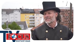 Arbeiten über den Dächern der Stadt Schornsteinfeger in Aktion  Focus TV Reportage [upl. by Gautier]