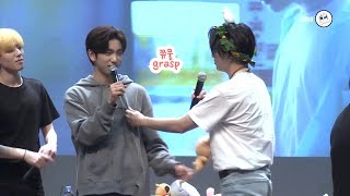 171015GOT7 영재야 복근보여줘😳 상암 팬사인회fancameng sub [upl. by Shelby]