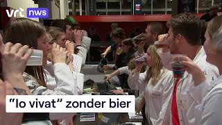 Leuvense studenten houden cantus zonder alcohol [upl. by Alyal972]