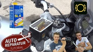 Bremsflüssigkeit wechseln Motorrad  Bremse entlüften DOT  DIY Tutorial [upl. by Madancy]