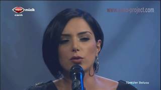 Özlem Özdil  Bayrama Geldim Canlı Performans [upl. by Melesa399]