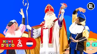 WIE KOMT ER ALLE JAREN  Sinterklaasliedjes  Sint en Piet  Minidisco [upl. by Plumbo]