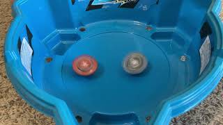 Beyblade Burst Roktavor R2 RR vs Lúinor L2 LL [upl. by Audrye]