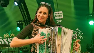 Claudia Hinker spielt Großglocknerblick von Slavko Avsenik auf ihrer Steirischen Harmonika [upl. by Enairda]