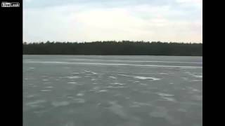 Le Loch Ness aperçu en Russie dans un lac gelée [upl. by Remmos]