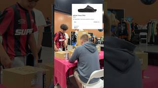 Buying Adidas Onyx Yeezy Slide at Sneaker Con Phoenix buying reselling yeezy shoes [upl. by Rudin]