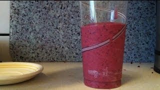 Smoothie selber machen  Rezept und Zubereitung für ein Smoothie [upl. by Nappy907]