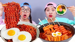 Desafio de comida coreana com noodles Tteokbokki DONA [upl. by Jerman]